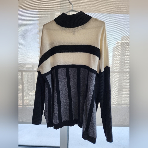 BCBG mock neck tunic sweater - Picture 2 of 2